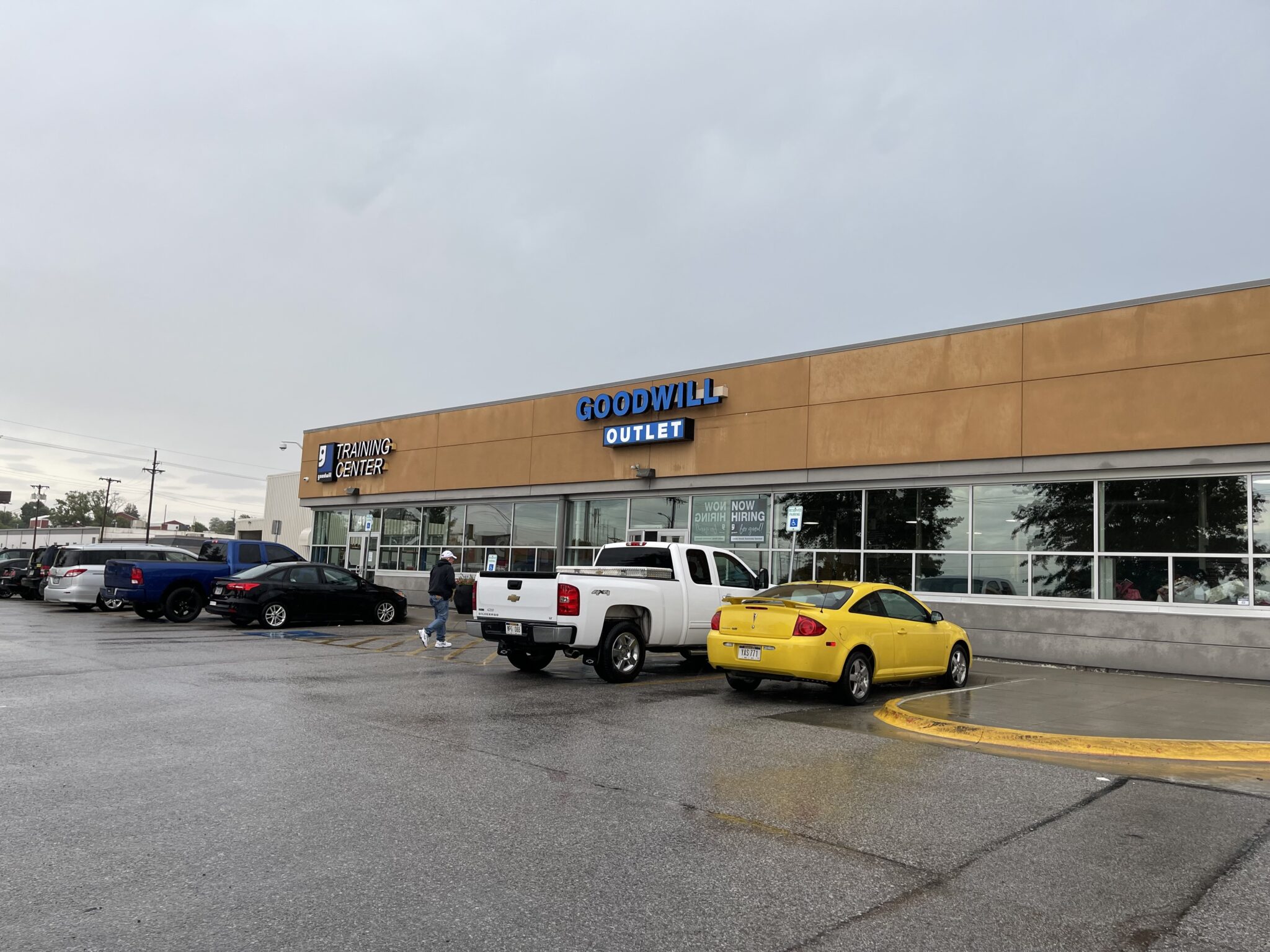 Goodwill Outlet Bin Stores Where You Pay By The Pound SavingK