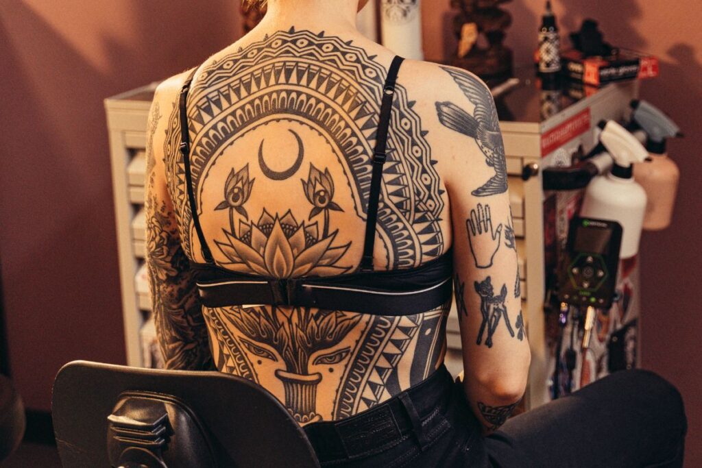 7 Ideas for Spine Tattoos to Attract Money in Your Life