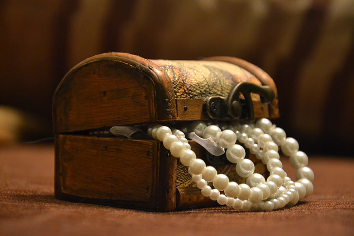 old jewelry white pearl necklace in brown wooden dome chest