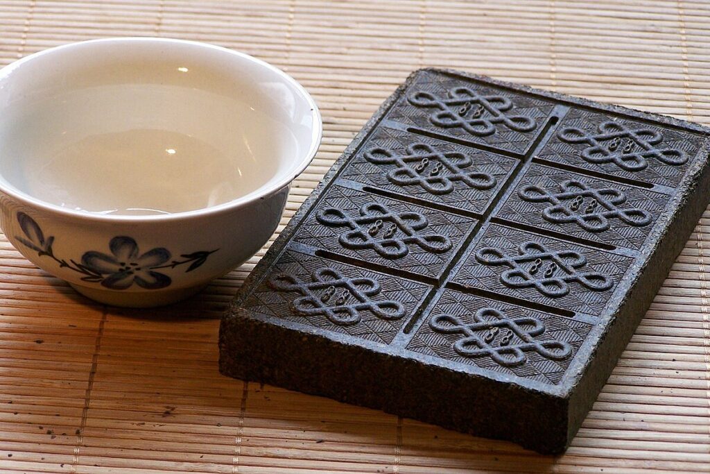 tea brick - wikimedia